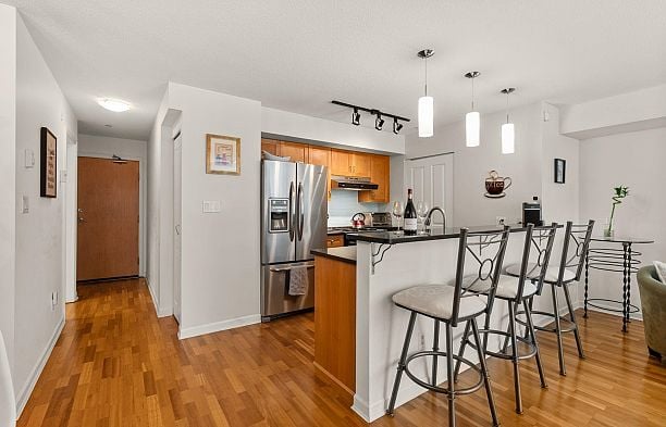 308 2161 W 12th Avenue Kitsilano
