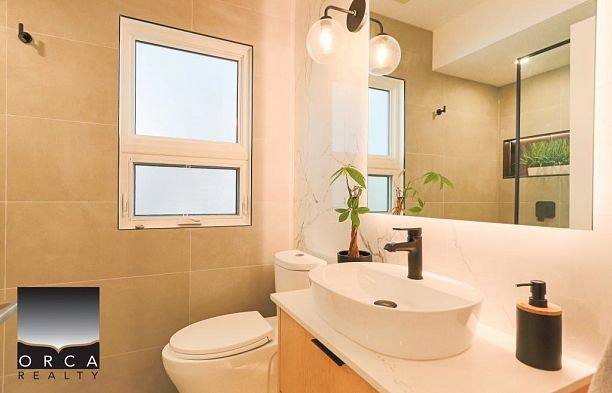 Main Level 5988 DUNBAR STREET, Vancouver BC V6N 1X2 Southlands
