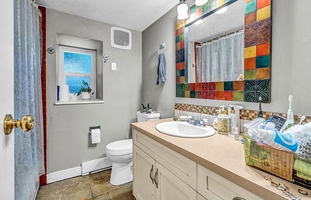 2575 W 3rd Avenue Kitsilano