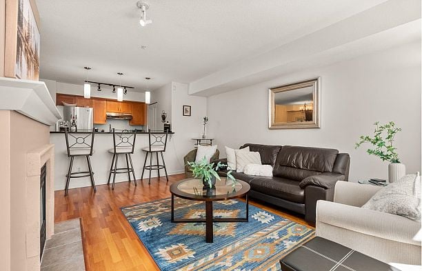 308 2161 W 12th Avenue Kitsilano