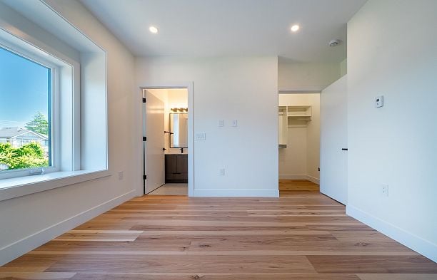2835 W 31st Avenue MacKenzie Heights