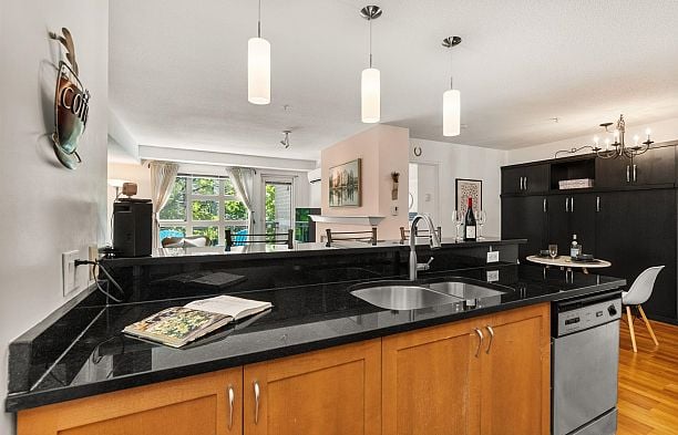 308 2161 W 12th Avenue Kitsilano