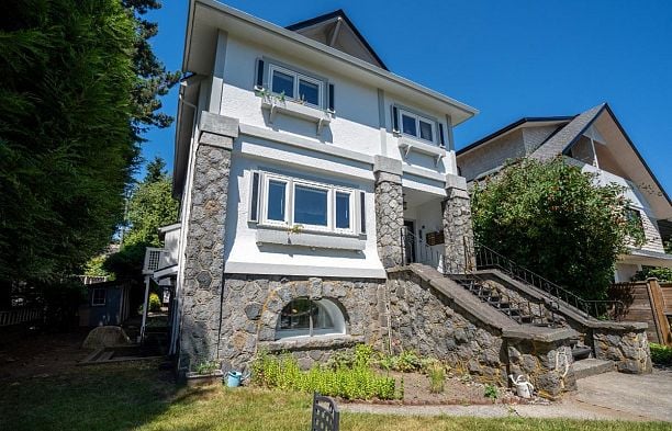 2575 W 3rd Avenue Kitsilano