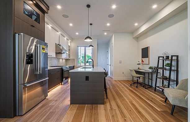 2835 W 31st Avenue MacKenzie Heights