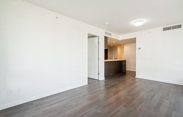 205 8238 Lord Street Marpole