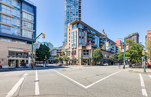 TH6 63 Keefer Place Downtown VW
