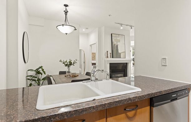 115 1823 W 7th Avenue Kitsilano