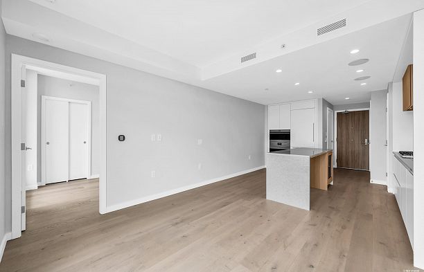2302 7433 Cambie Street South Cambie