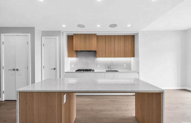 2302 7433 Cambie Street South Cambie