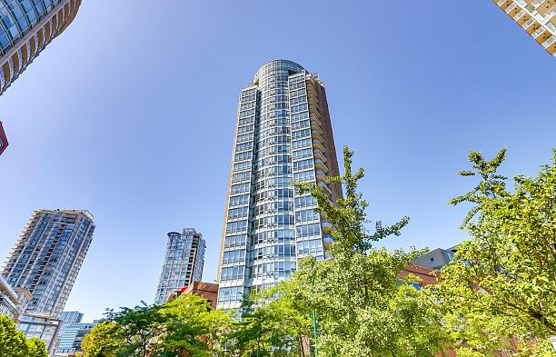 TH6 63 Keefer Place Downtown VW