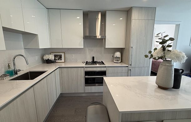 207 488 W 58th Avenue South Cambie