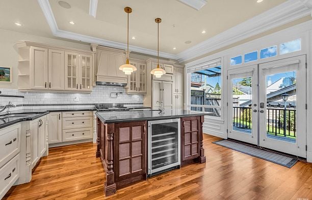 4541 W 5th Avenue Point Grey