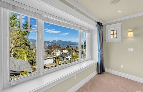 4541 W 5th Avenue Point Grey