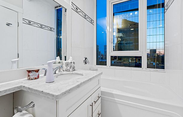 3303 1189 Melville Street Coal Harbour