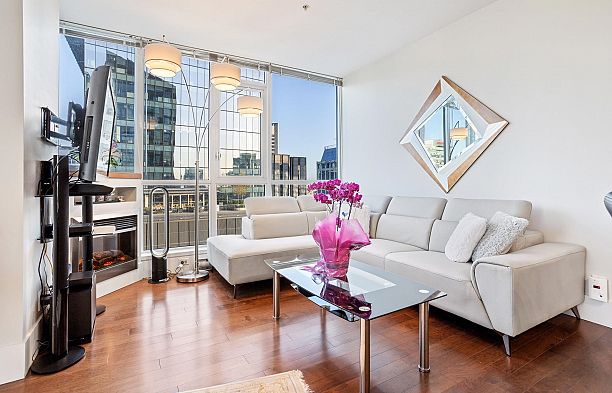 3303 1189 Melville Street Coal Harbour