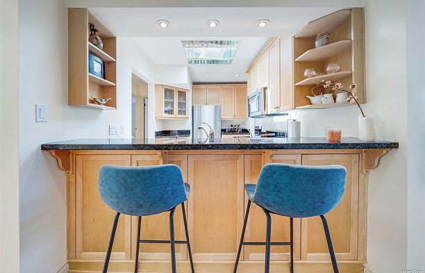 304 1633 W 11th Avenue Fairview VW