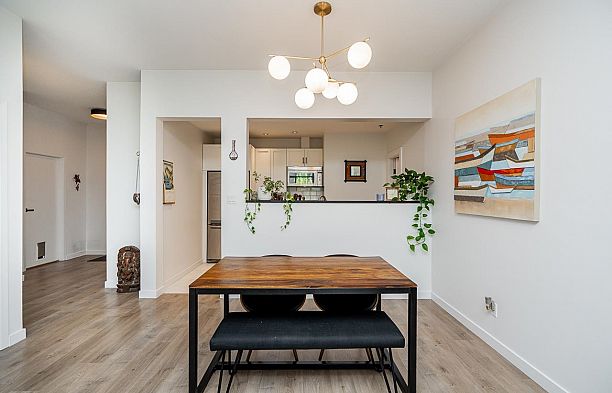 408 503 W 16th Avenue Fairview VW