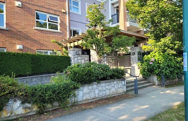 401 995 W 59th Avenue South Cambie