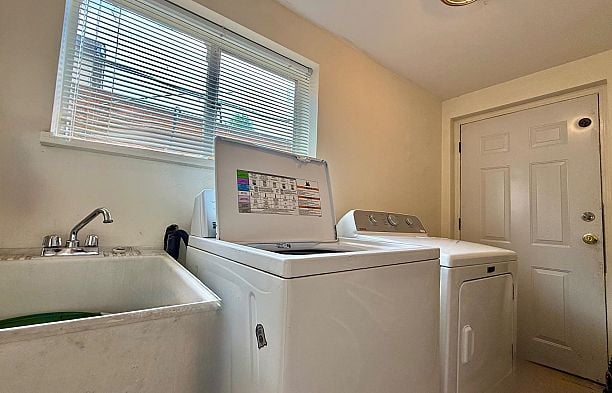 2381 Oliver Crescent Arbutus