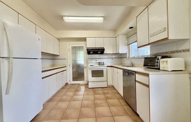 2381 Oliver Crescent Arbutus