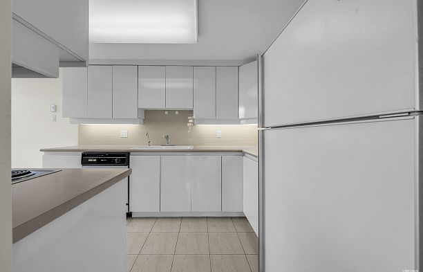 1502 1590 W 8th Avenue Fairview VW