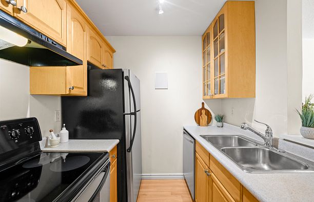 208 2330 Maple Street Kitsilano