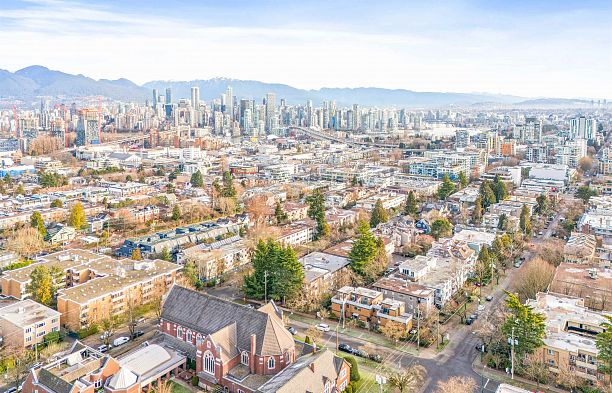 208 2330 Maple Street Kitsilano
