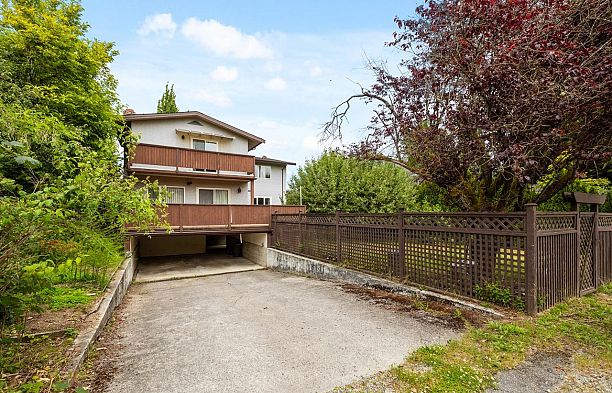2676 W 33rd Avenue MacKenzie Heights
