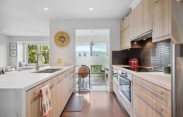 306 4463 W 10th Avenue Point Grey