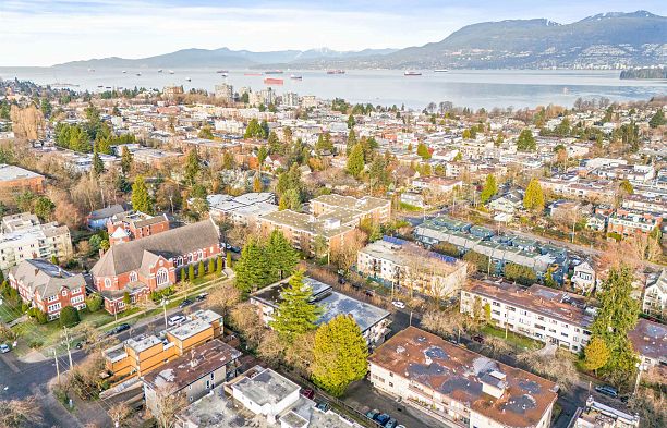 208 2330 Maple Street Kitsilano