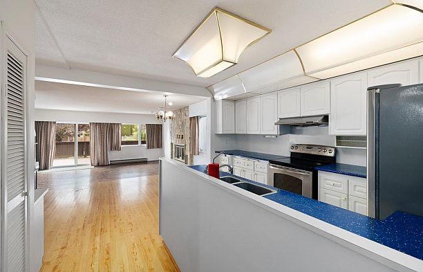 2676 W 33rd Avenue MacKenzie Heights