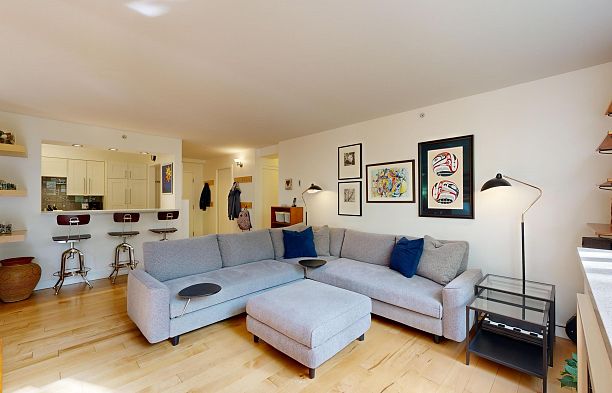 203 518 W 14th Avenue Fairview VW