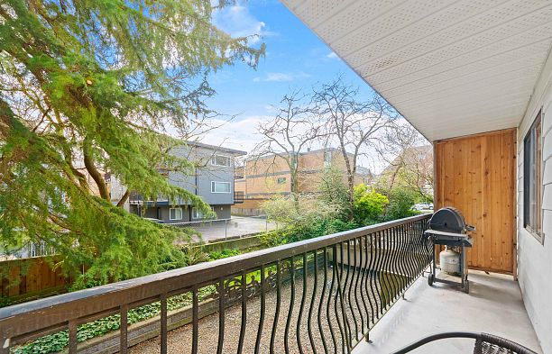 208 2330 Maple Street Kitsilano