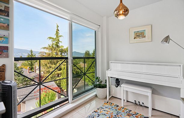 306 4463 W 10th Avenue Point Grey