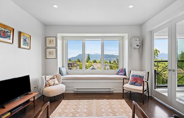 306 4463 W 10th Avenue Point Grey