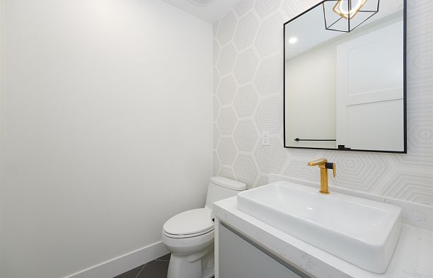3172 W 26th Avenue MacKenzie Heights