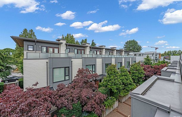6098 Oak Street Oakridge VW