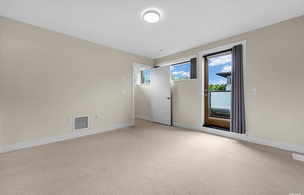 6098 Oak Street Oakridge VW