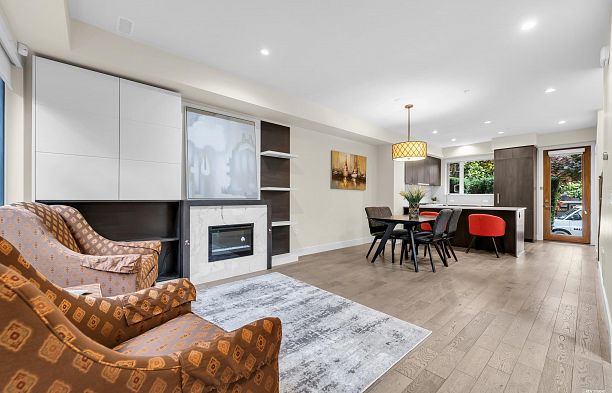 6098 Oak Street Oakridge VW