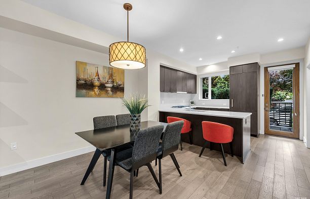 6098 Oak Street Oakridge VW