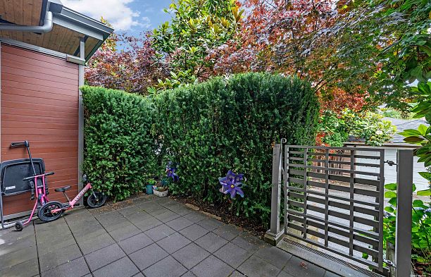 6098 Oak Street Oakridge VW