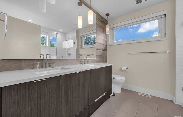 6098 Oak Street Oakridge VW