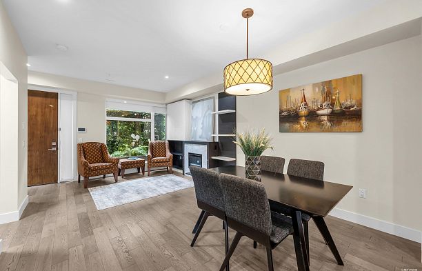 6098 Oak Street Oakridge VW