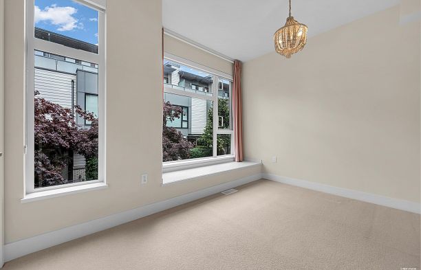 6098 Oak Street Oakridge VW