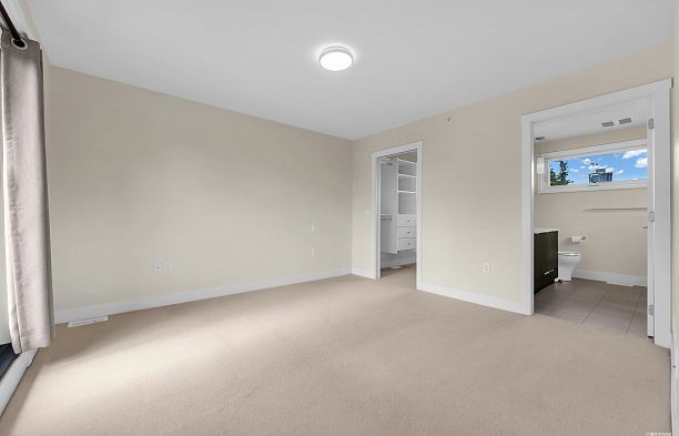 6098 Oak Street Oakridge VW