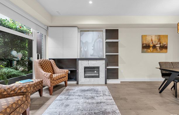 6098 Oak Street Oakridge VW