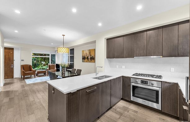 6098 Oak Street Oakridge VW