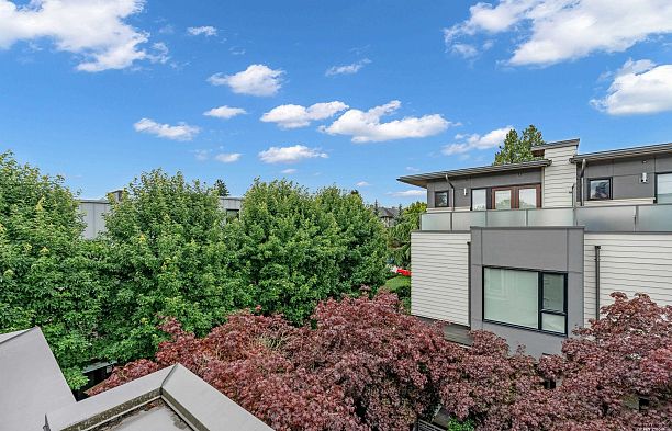 6098 Oak Street Oakridge VW