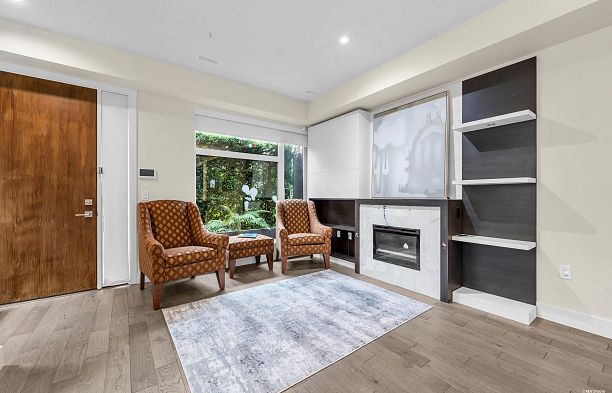 6098 Oak Street Oakridge VW