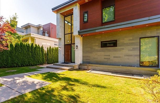 3011 W 27th Avenue MacKenzie Heights